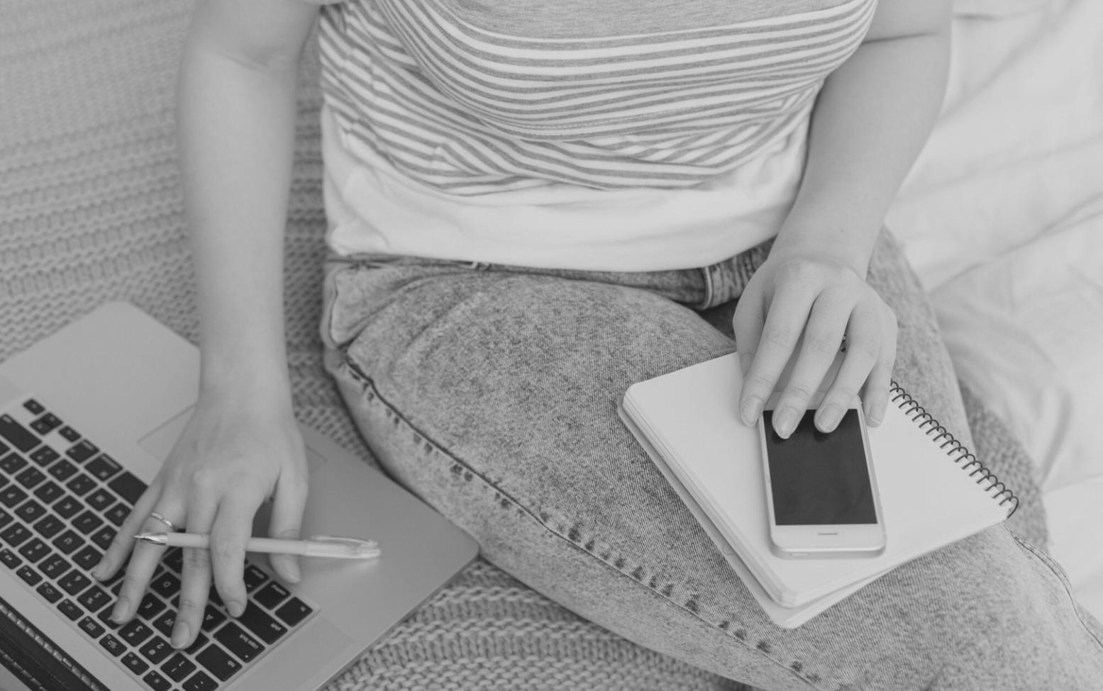 Equipo de atención al cliente de levranoqix trabajando en consultas de seguridad bancaria digital